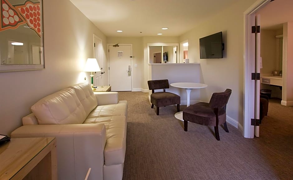 Ashland Hills Hotel & Suites