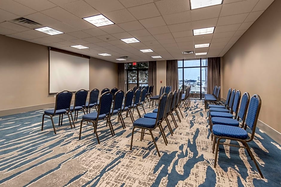 DoubleTree by Hilton New Bern - Riverfront