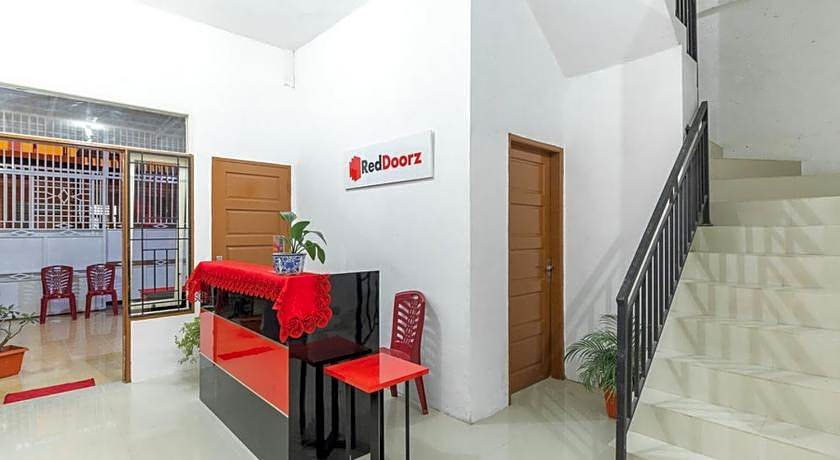 RedDoorz @ Jalan Dr Mansyur Medan 2
