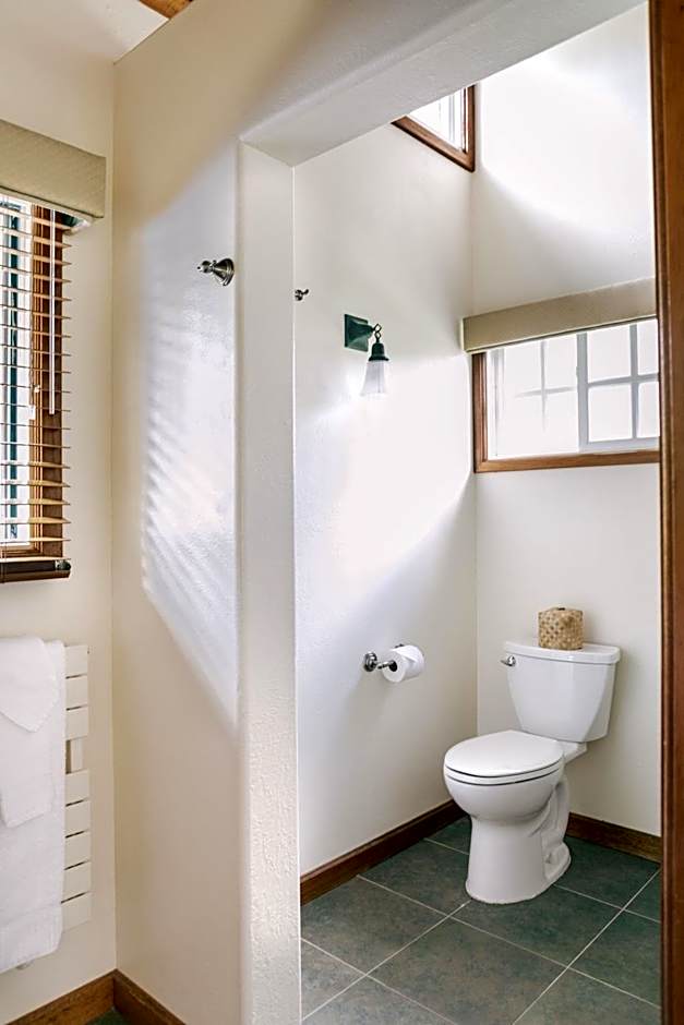 Kilauea Lodge and Restaurant