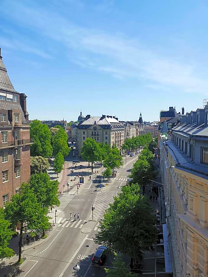 Crystal Plaza Hotel