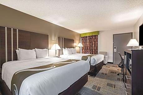 2 Queen Beds, Smoking