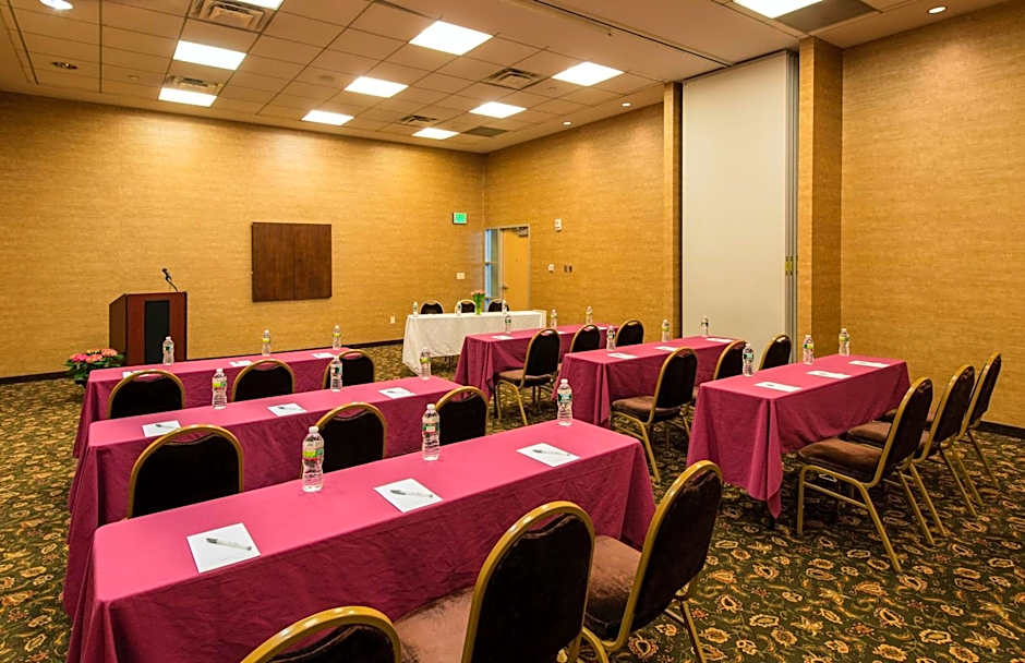 Hampton Inn By Hilton And Suites At Boston Crosstown Center