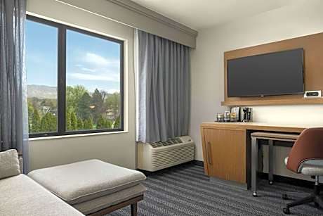King Room with Sofa Bed and Adapted Tub - Mobility and Hearing Accessible