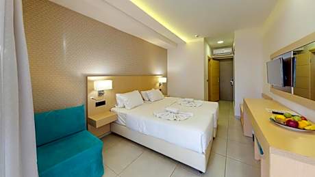 Superior Room With Shared Pool