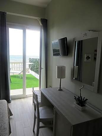 Double or Twin Room with Sea View