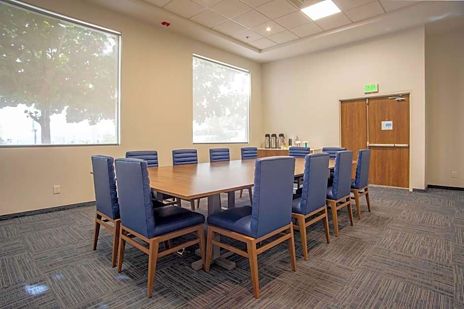 Holiday Inn Express Guadalajara Iteso By IHG