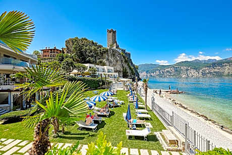 Hotel Castello Lake Front