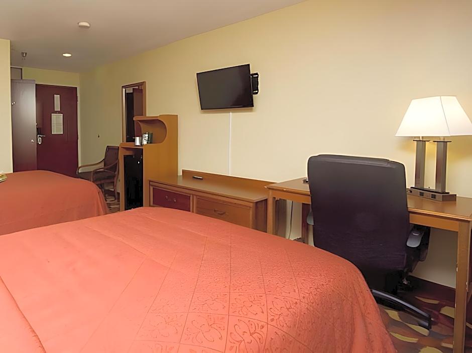Quality Inn & Suites Kansas City I-435n Near Sports Complex