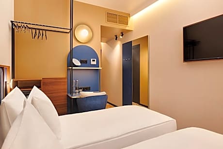Cozy Twin Room