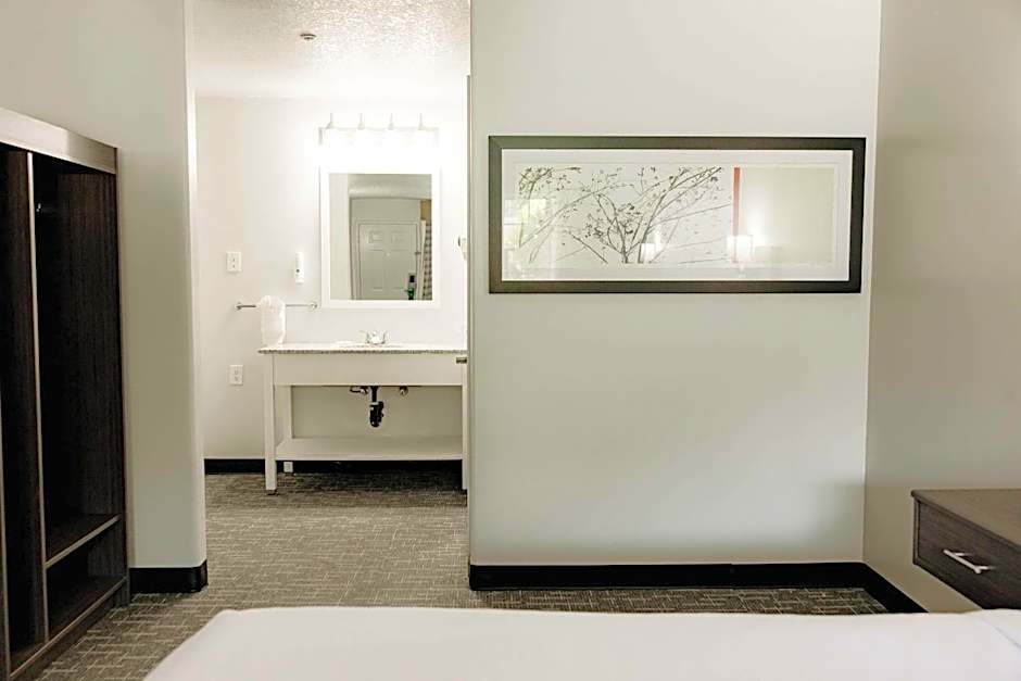 Quality Inn & Suites Lathrop
