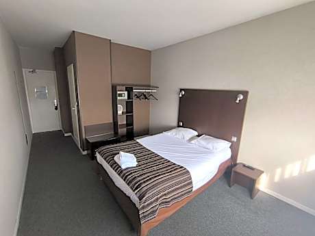 Adonis Lyon Est Hôtel Artys