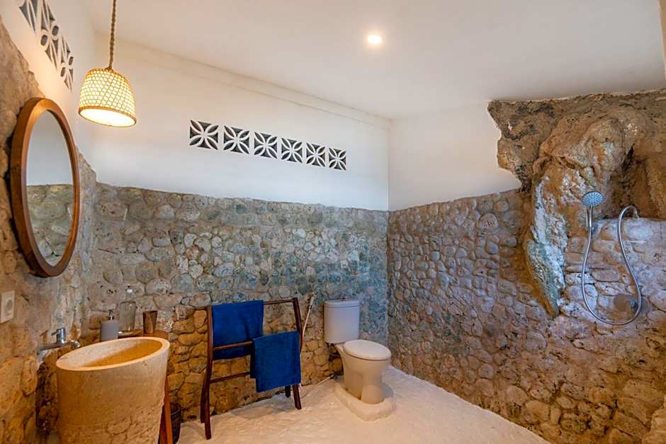 Villa Ayunan 3 BR on Bingin Beach