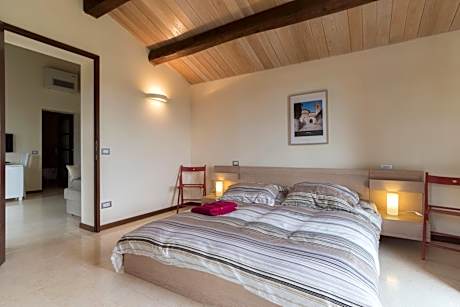 One-Bedroom Apartment with Balcony