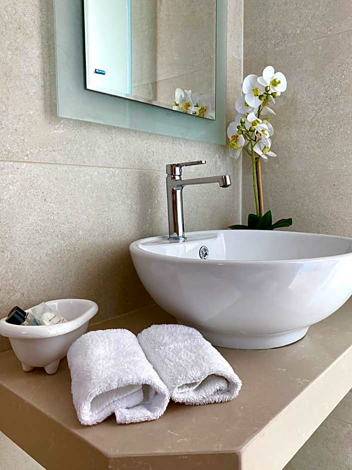 Eleftheria Hotel & Apartments