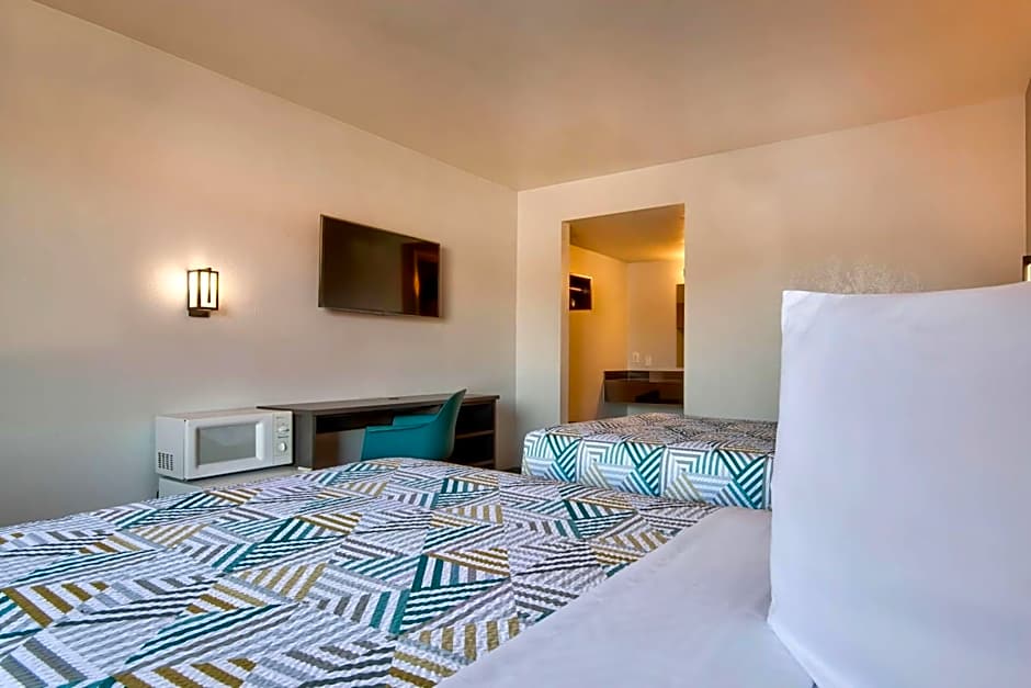 Motel 6-Albuquerque, NM - Carlisle