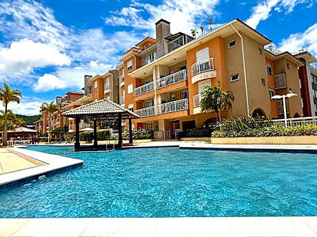 Residencial com piscina a apenas 150 metros da Praia dos Ingleses Lado Norte