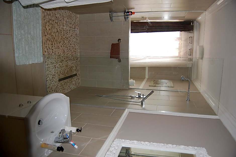 Maple Manor Guest House