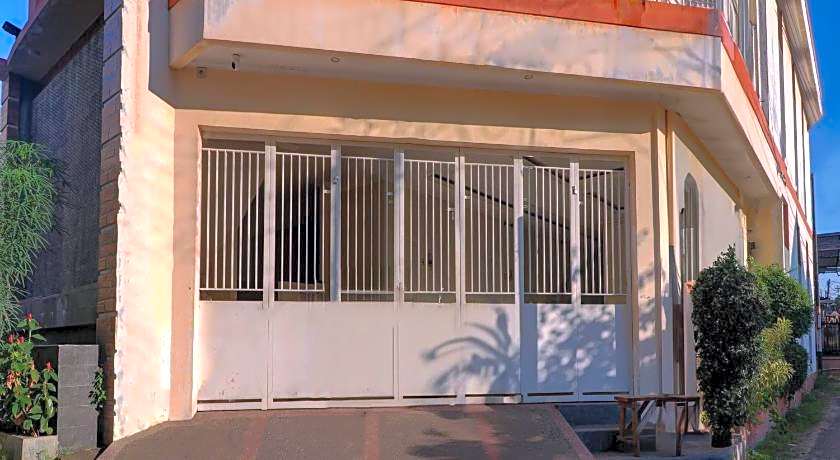 OYO Life 92707 D-akomiba Residence