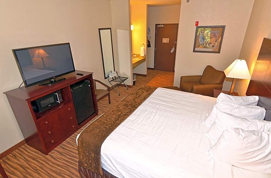 Cobblestone Inn & Suites - Clarion