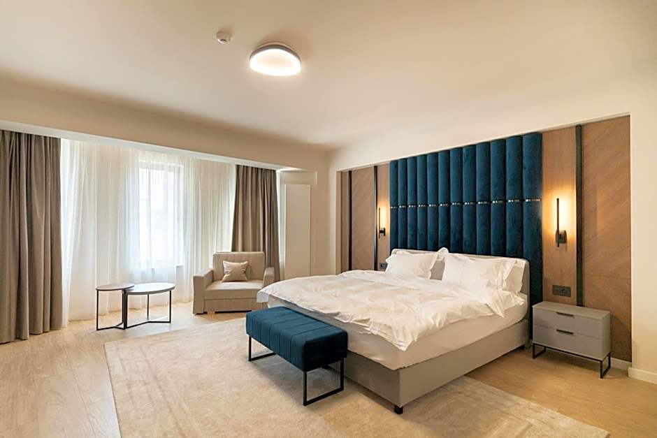 Photo 1 of 16 of Deluxe 1 King Bed