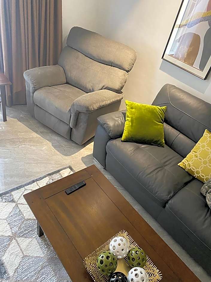 Walking Street Condo Beautiful 1 king bedroom