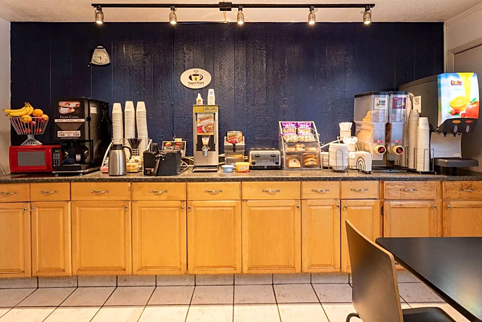 Super 8 by Wyndham Wooster