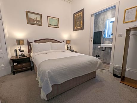 single room-ensuite with shower