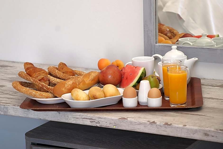 Grace Hotel & Studios