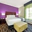 La Quinta Inn & Suites by Wyndham Bridge City