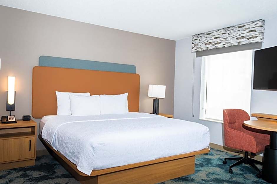 Hampton Inn & Suites Addison