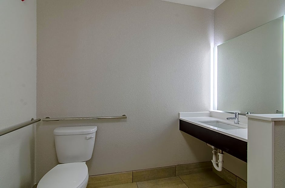 Holiday Inn Express & Suites - Atchison By IHG