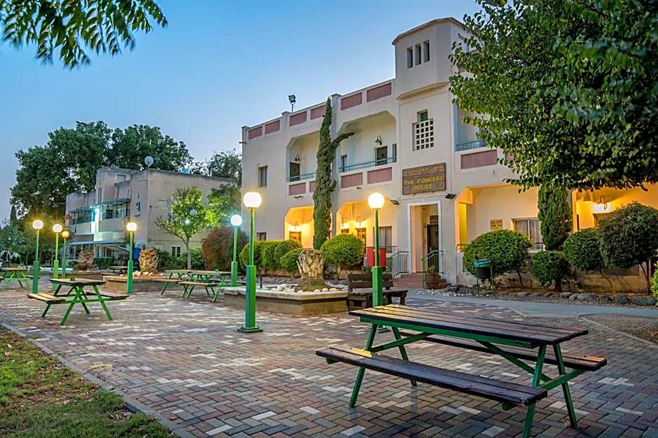Degania Bet Kibbutz Country Lodging