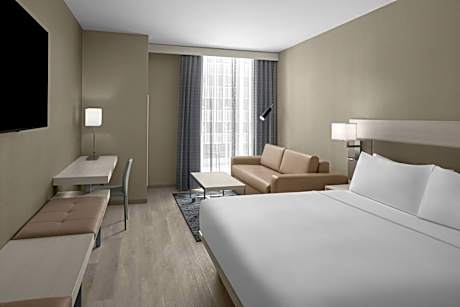 Junior King Room, Guest room, 1 King, Corner room