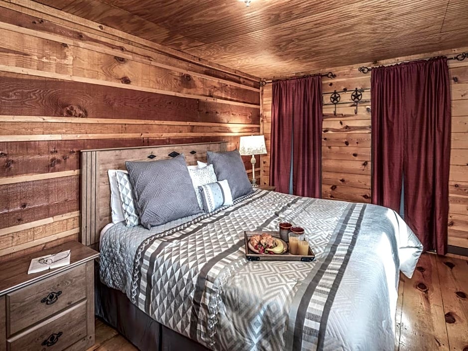 Three Bears, 7 Bedrooms, Deck, Fireplace, Midtown, Grill, Sleeps 22
