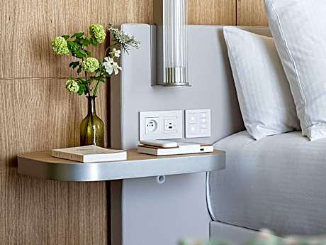 Junior Suite with Double Bed and Eiffel Tower View