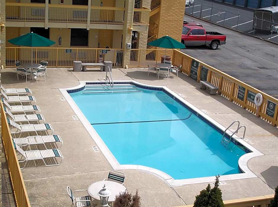 Motel 6-Knoxville, TN