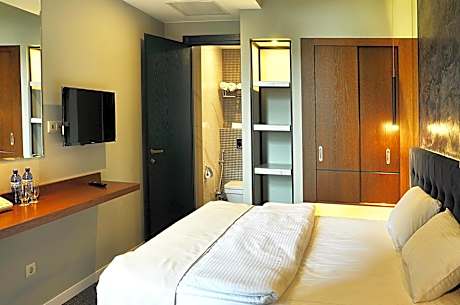 Standard Double Room with City View