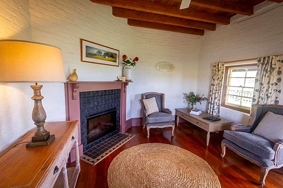 Photo 1 of 6 of Suite