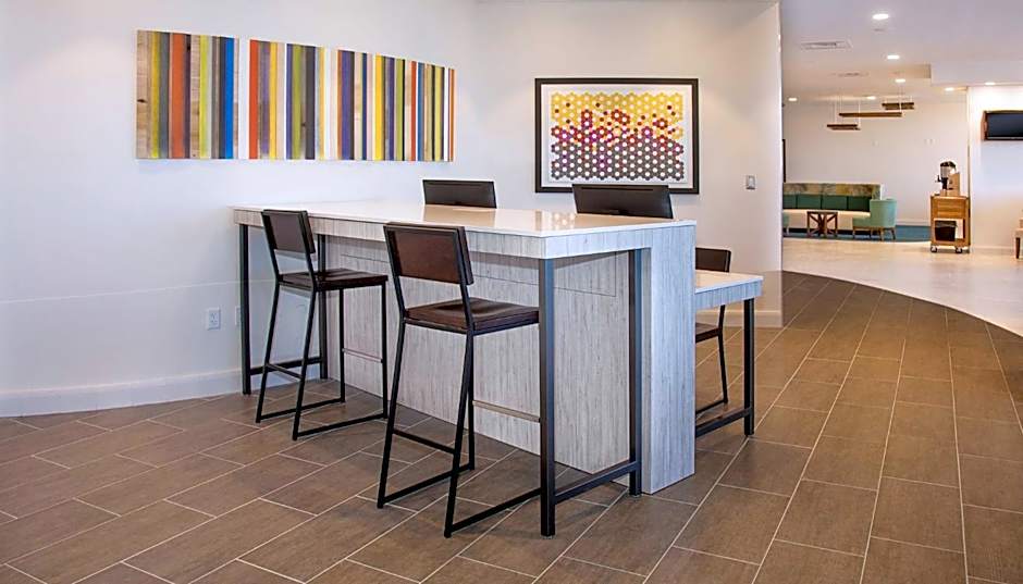 Holiday Inn Express & Suites Panama City Beach - Beachfront By IHG
