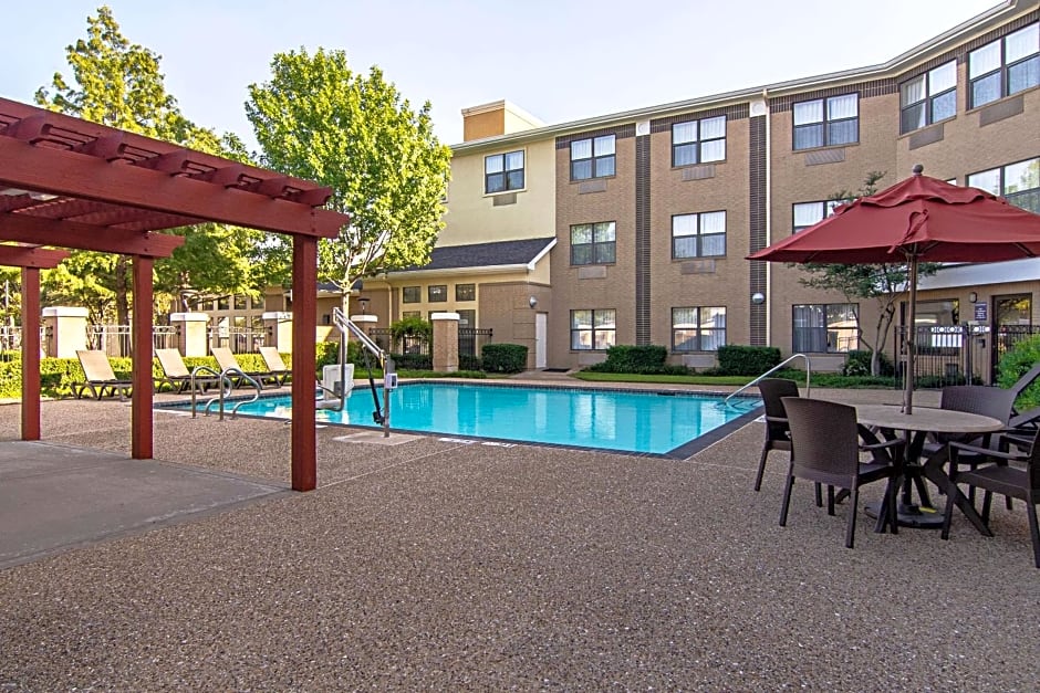 Comfort Suites NW Dallas Near Love Field