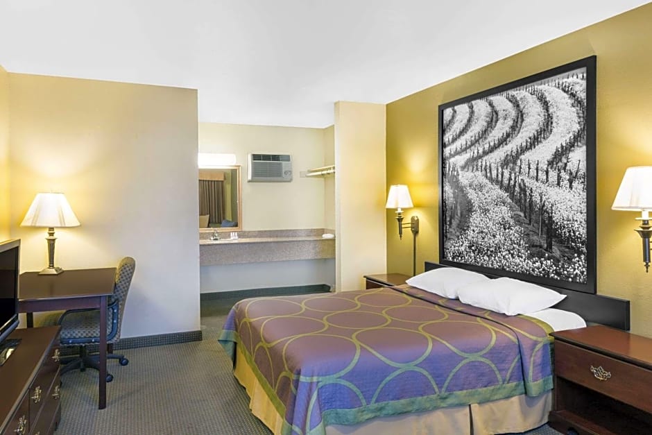 Super 8 by Wyndham Corning