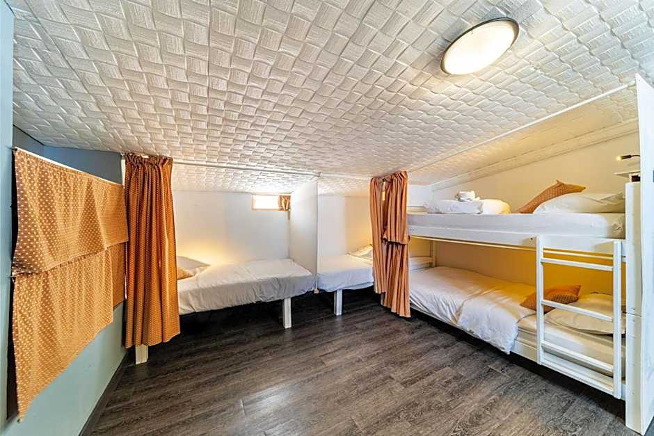 Les Baroudeurs Hostel