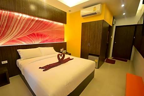 Standard - 1 Bed Queen Non-Smoking