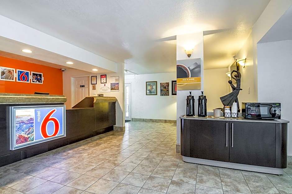 Motel 6 Glendale AZ