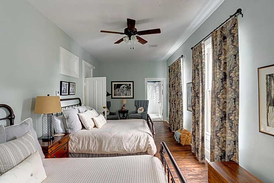 Historic Birch Lodge and Motel