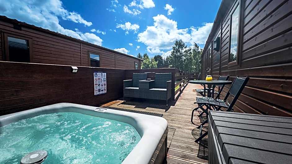Angie's Haven, Superb 2 Bedroom Lodge with Hot Tub - Sleeps 6 - Felmoor Park
