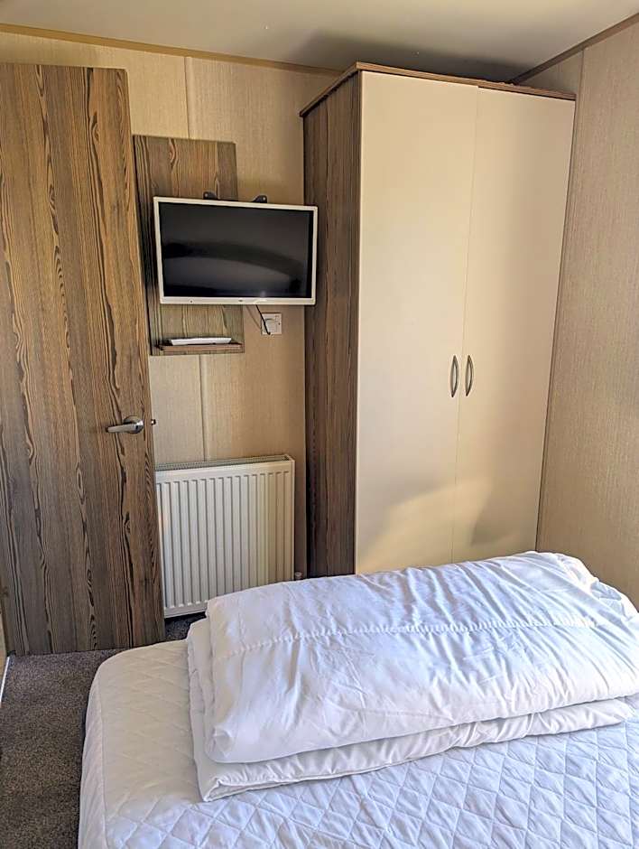 Caravan sleeps 8 at Littlesea, Weymouth