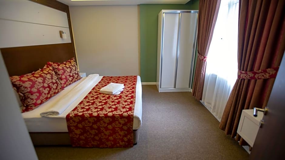 Royal Life Exclusive