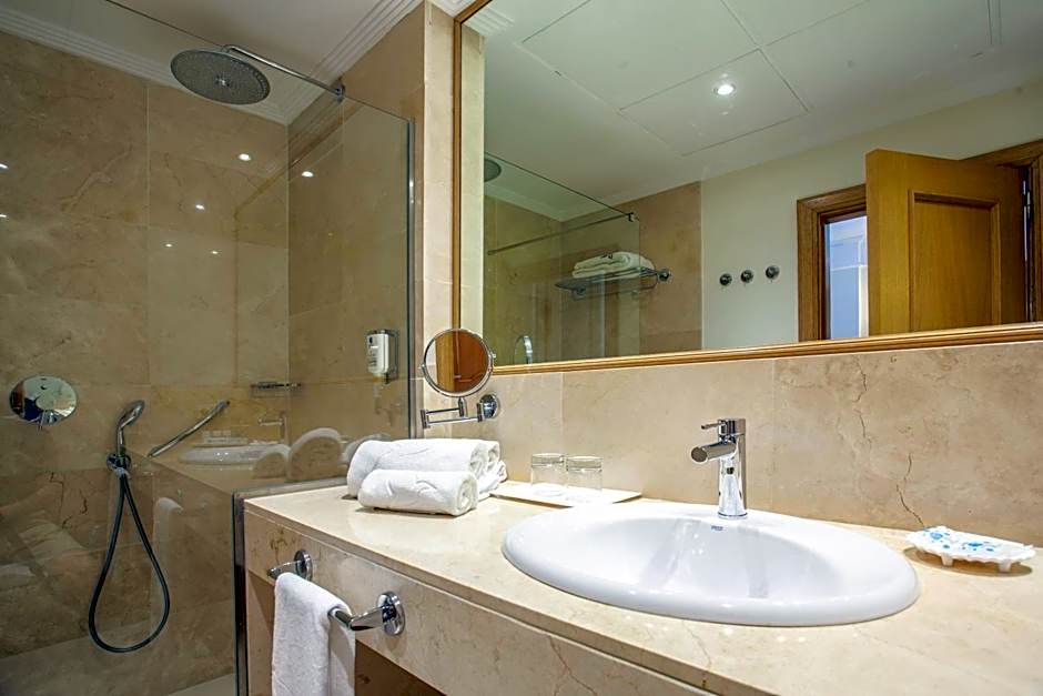 Grupotel Playa de Palma Suites & Spa
